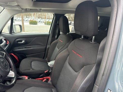 Used 2015 Jeep Renegade Trailhawk w/ Cold Weather Group image 12