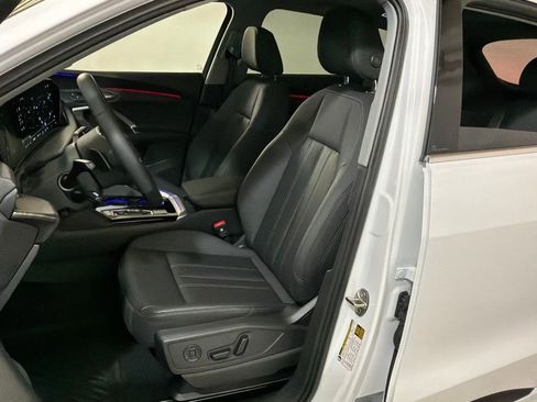 Used 2025 Audi Q5 Premium w/ Convenience Package image 7