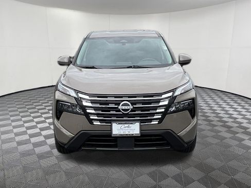 Used 2025 Nissan Rogue SV AWD/4WD image 2