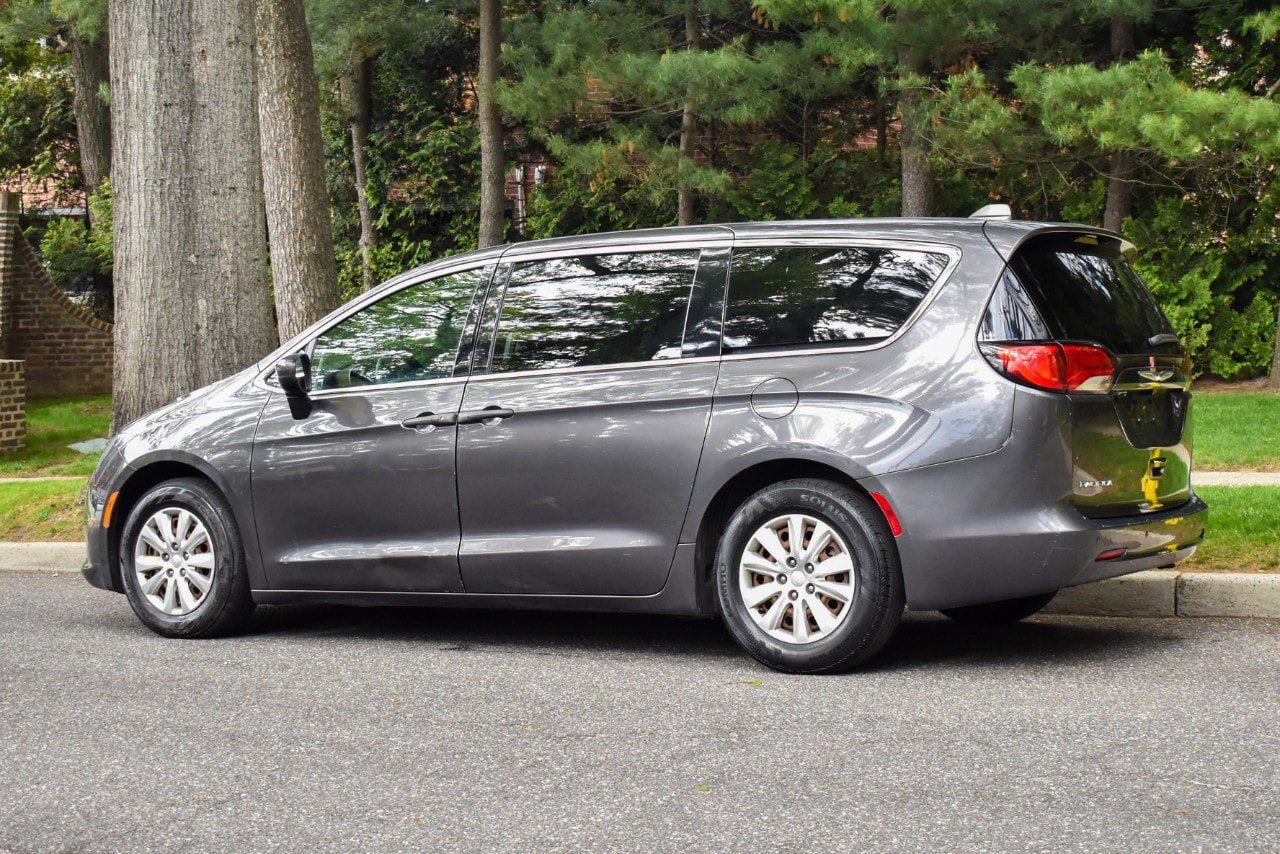 Used 2019 Chrysler Pacifica L FWD image 6