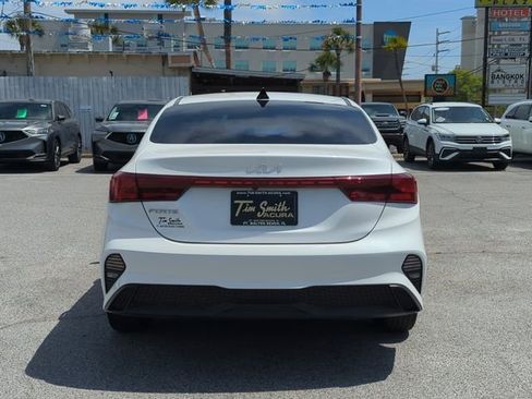 Used 2023 Kia Forte LXS w/ LXS Technology Package FWD image 5