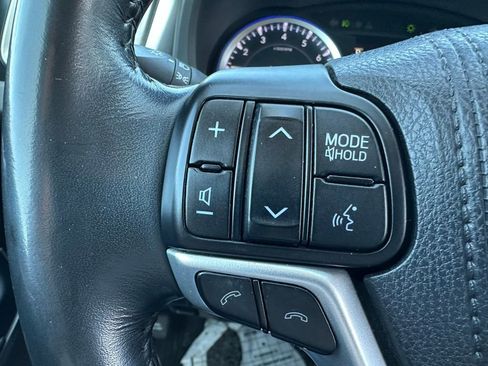 Used 2017 Toyota Highlander XLE AWD/4WD image 27