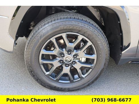 Used 2024 Toyota Tundra Platinum AWD/4WD image 33