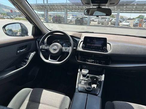 Used 2022 Nissan Rogue SV AWD/4WD image 30