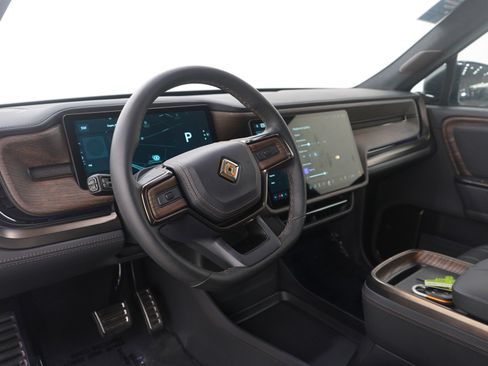 Used 2025 Rivian R1S Premium image 26