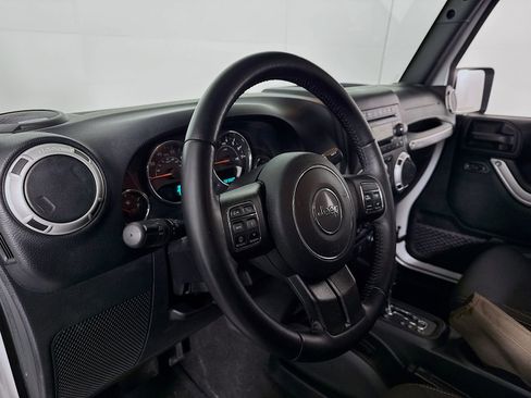 Used 2018 Jeep Wrangler Unlimited Sahara w/ Connectivity Group image 7