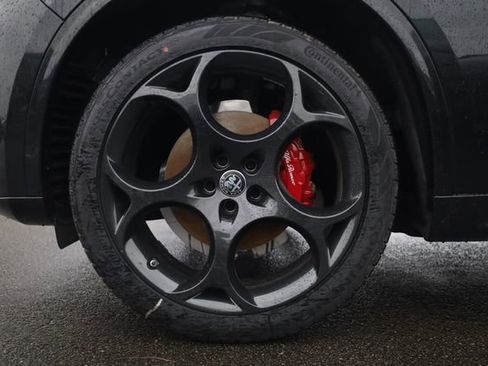 New 2025 Alfa Romeo Stelvio Sprint image 6