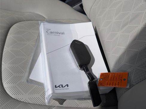 Used 2026 Kia Carnival SX w/ SX Dark Edition Package image 19
