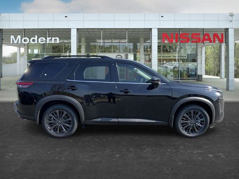 New 2026 Nissan Pathfinder SL image 5