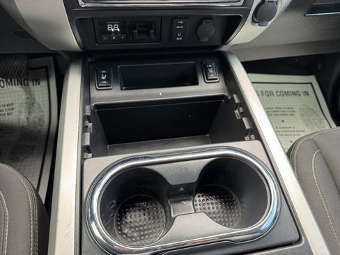 Used 2017 Nissan Titan SV RWD image 46