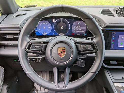 Certified 2025 Porsche Macan Electric RWD image 8