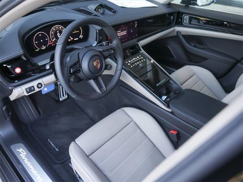 New 2026 Porsche Panamera 4 image 4