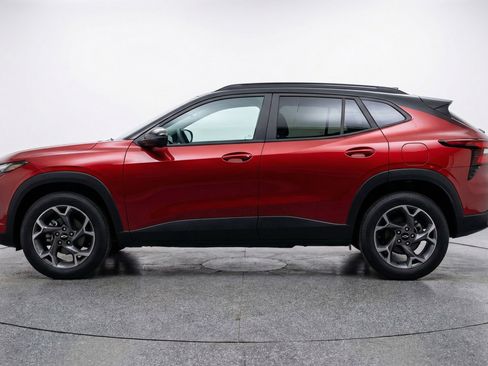 Used 2025 Chevrolet Trax LT FWD image 5