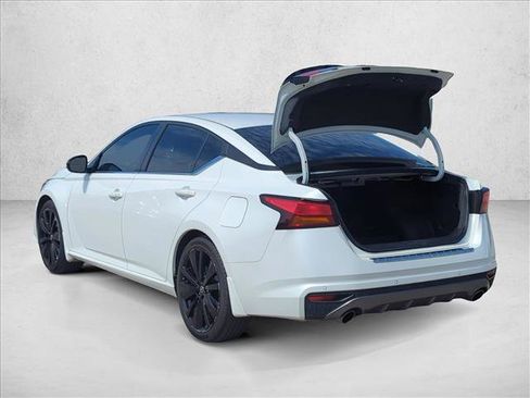 Used 2022 Nissan Altima 2.5 SR w/ Midnight Edition Package FWD image 6