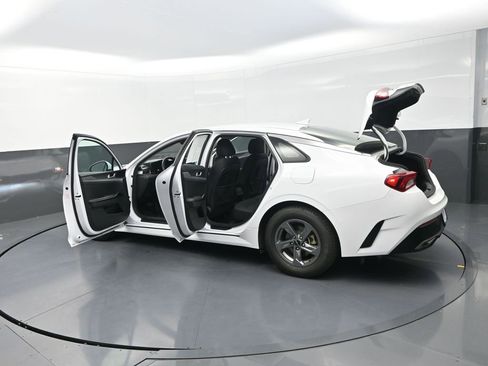 Used 2023 Kia K5 LXS image 35