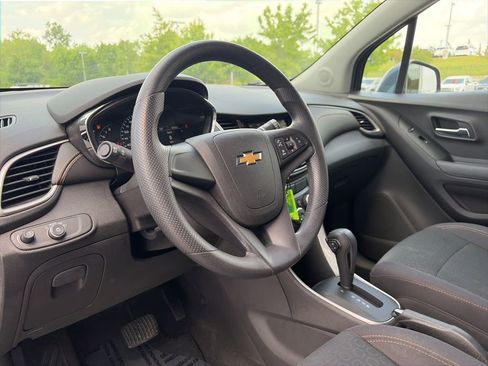 Used 2018 Chevrolet Trax LS w/ LPO, Cargo Package AWD/4WD image 13