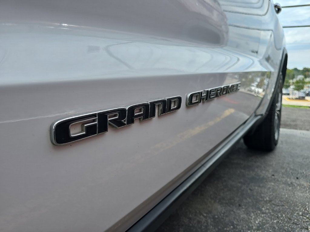 Certified 2017 Jeep Grand Cherokee Limited AWD/4WD image 9