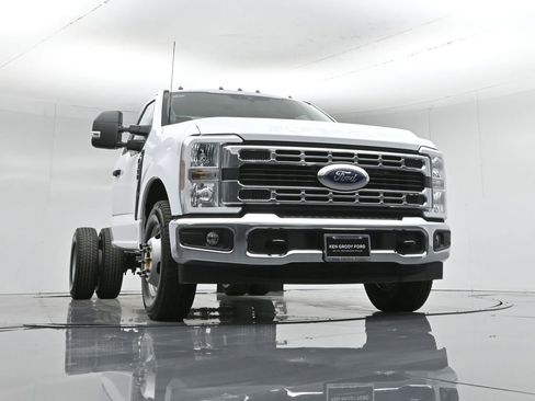 New 2026 Ford F350 XL w/ XL Chrome Package RWD image 41