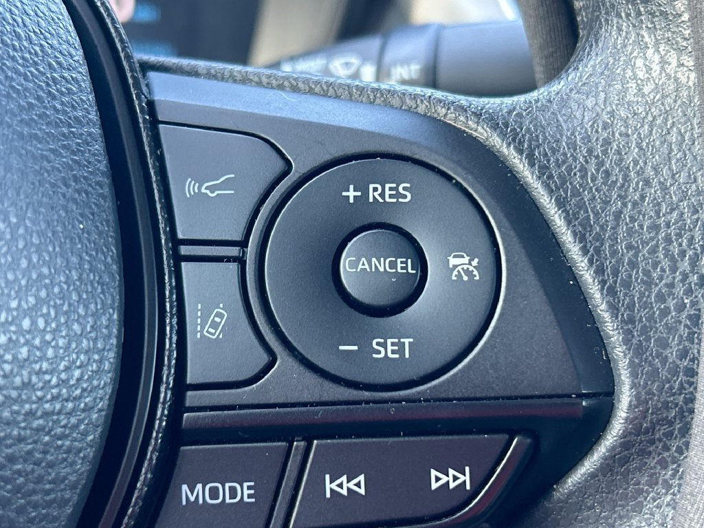 Used 2020 Toyota Corolla LE FWD image 17