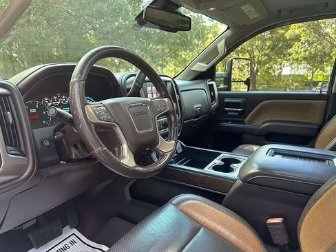 Used 2017 GMC Sierra 2500 Denali w/ Duramax Plus Package AWD/4WD image 11