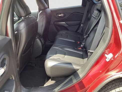 Used 2019 Jeep Cherokee Limited AWD/4WD image 13