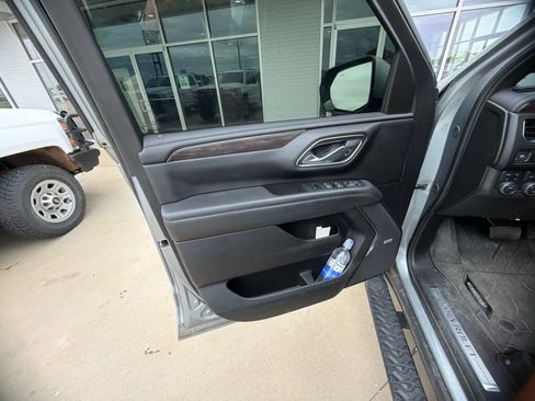 Used 2024 Chevrolet Tahoe Z71 w/ Luxury Package AWD/4WD image 21