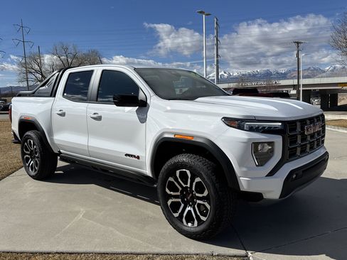 Used 2025 GMC Canyon AT4 w/ Nightfall Edition image 8