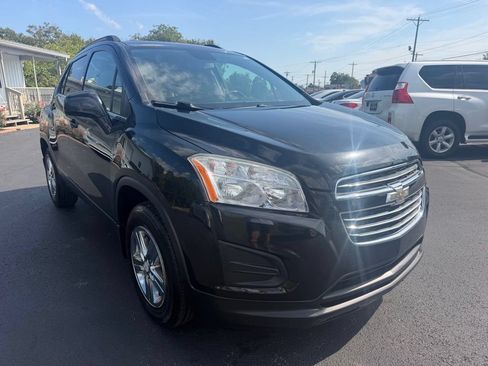 Used 2016 Chevrolet Trax LT w/ LT Convenience Package AWD/4WD image 3