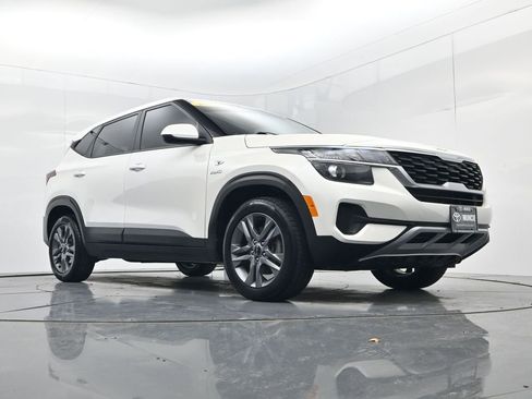 Used 2022 Kia Seltos LX image 48