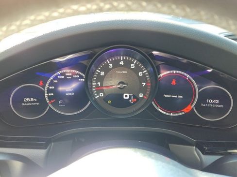 Used 2021 Porsche Cayenne w/ Premium Package image 29