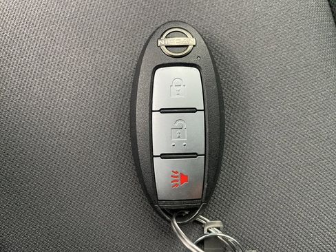 Used 2024 Nissan Titan SV image 50