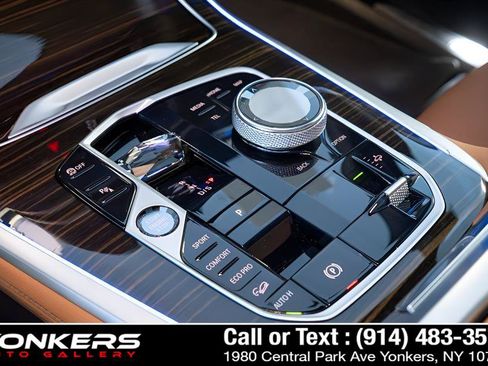 Used 2023 BMW X7 xDrive40i w/ M Sport Package AWD/4WD image 32