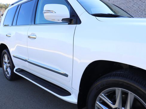 Used 2013 Lexus LX 570 4WD image 21