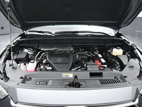 Used 2023 Toyota Highlander XLE FWD image 64
