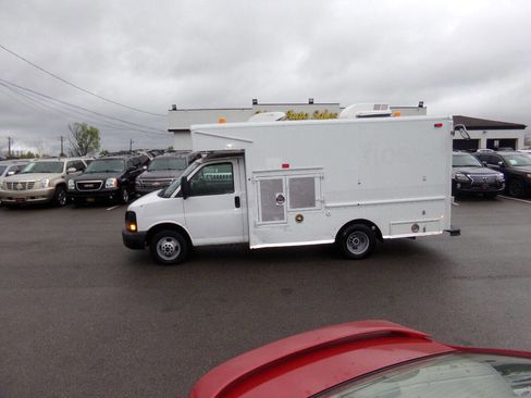 Used 2007 GMC Savana 3500 image 2
