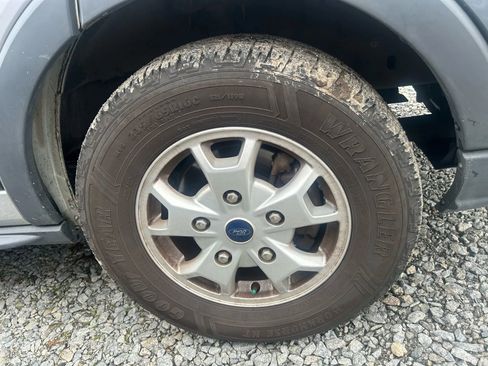 Used 2015 Ford Transit 150 XLT image 4