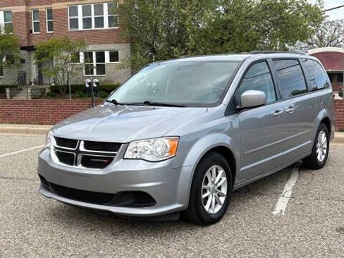 Used 2012 Dodge Grand Caravan SXT FWD image 3