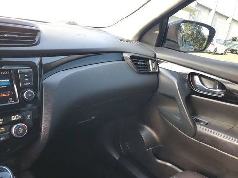 Used 2020 Nissan Rogue Sport SV FWD image 25