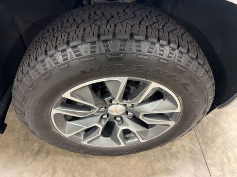 Certified 2024 Chevrolet Silverado 1500 LT AWD/4WD image 19