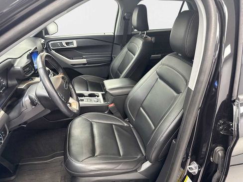 Used 2022 Ford Explorer XLT w/ Equipment Group 202A AWD/4WD image 13