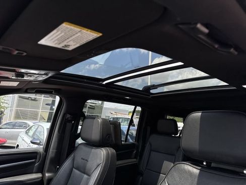 Used 2021 GMC Yukon XL Denali w/ Denali Premium Package AWD/4WD image 19