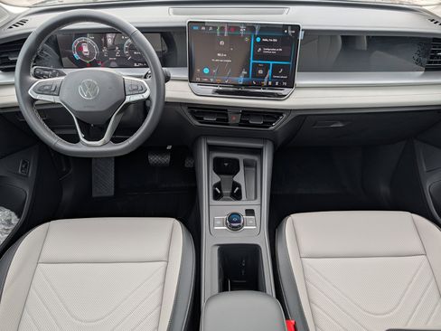 New 2026 Volkswagen Tiguan SE image 9