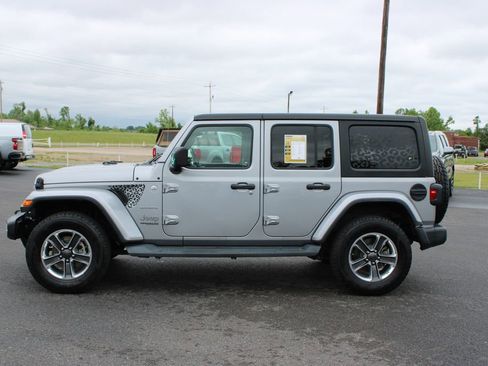 Used 2020 Jeep Wrangler Unlimited Sahara AWD/4WD image 6