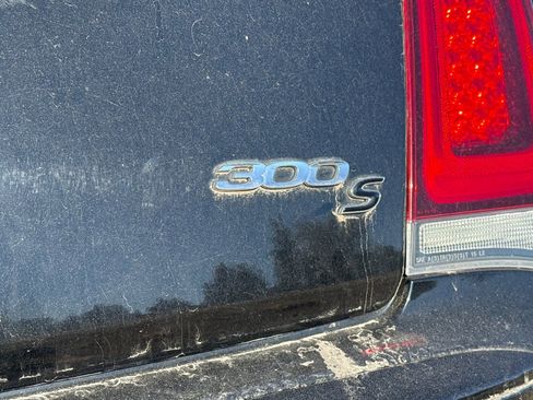 Used 2018 Chrysler 300 S AWD/4WD image 6