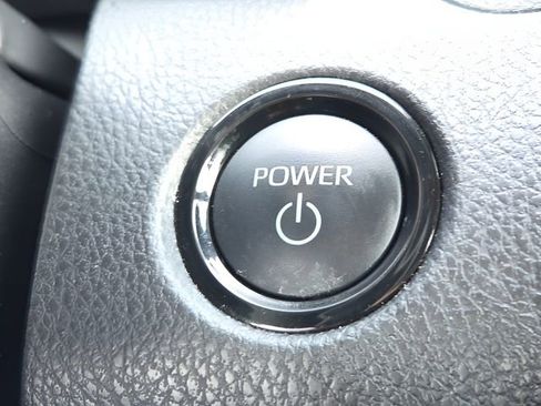 Used 2025 Toyota Camry SE w/ Convenience Package image 28