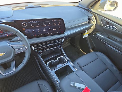 New 2026 Chevrolet Traverse LT w/ Driver Confidence Package image 15