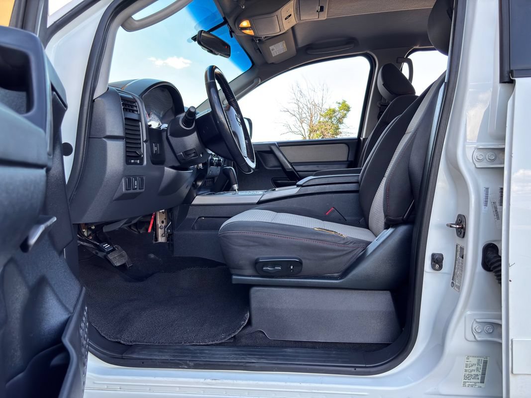 Used 2010 Nissan Titan PRO-4X AWD/4WD image 36