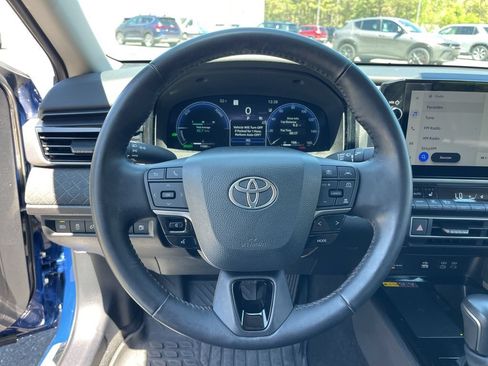 Used 2025 Toyota Camry XLE FWD image 15