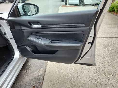 Used 2020 Nissan Altima 2.5 S FWD image 22
