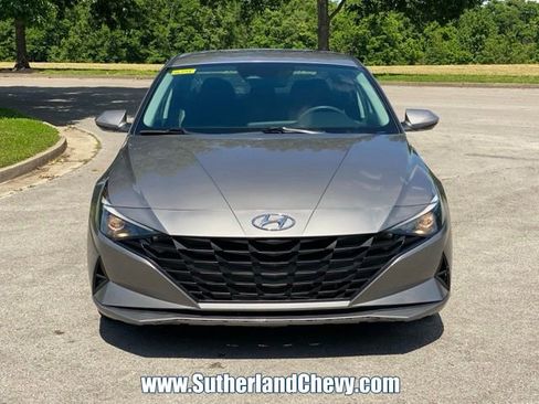 Used 2023 Hyundai Elantra SE FWD image 2
